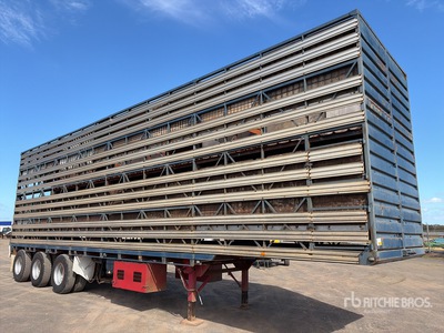 1989 Byrne 12.4 m Tri/A 4x2 Convertible Livestock Trailer