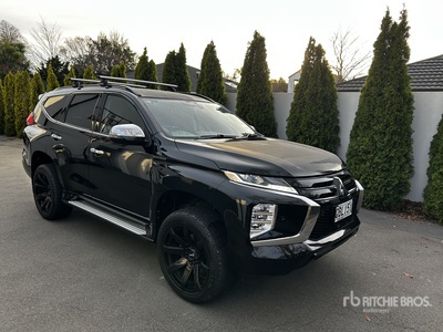 2023 Mitsubishi Pajero Sport VRX Black Edition 4WD を見 SUV