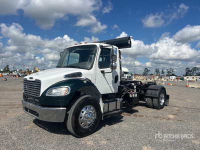 2014 Freightliner M2 106 4x2 Camión con gancho
