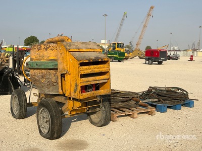 Quantity of (3) Concrete Mixer w/ コンクリートバイブレーター