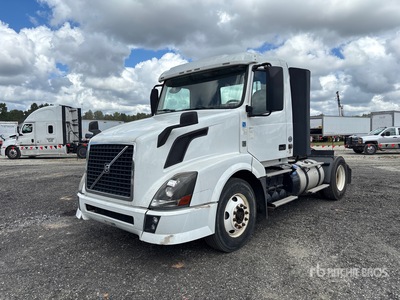 2015 Volvo VNL300 4x2 Cabeza Tractora Cabina Corta