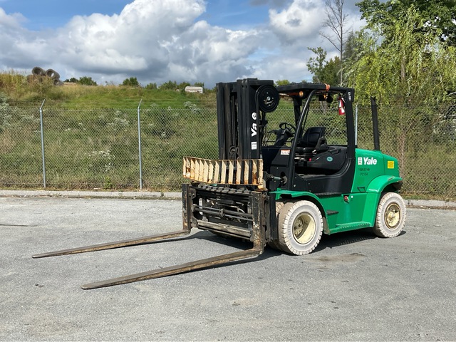 2018 Yale GLP155VXNEBE102 12900 lb Pneumatic Tire Forklift