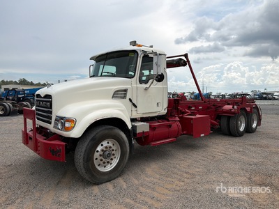 2007 Mack Granite CV713 6x4 ロールオフトラック