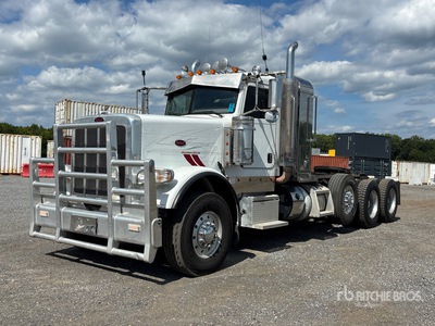 2013 Peterbilt 388 8x4 Heavy-Haul تراكتور شاحنة (ثلاثي المحور)