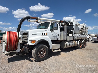 Vactor 2112 on 2007 Sterling LT9500 6x4 Vacuüm Graafmachine