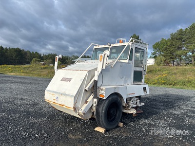 1998 Elgin on Pelican Sweeper Truck