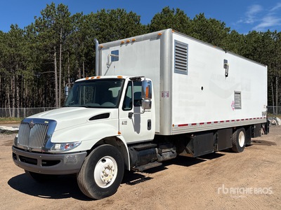 2004 International 4300 4x2 Van Truck