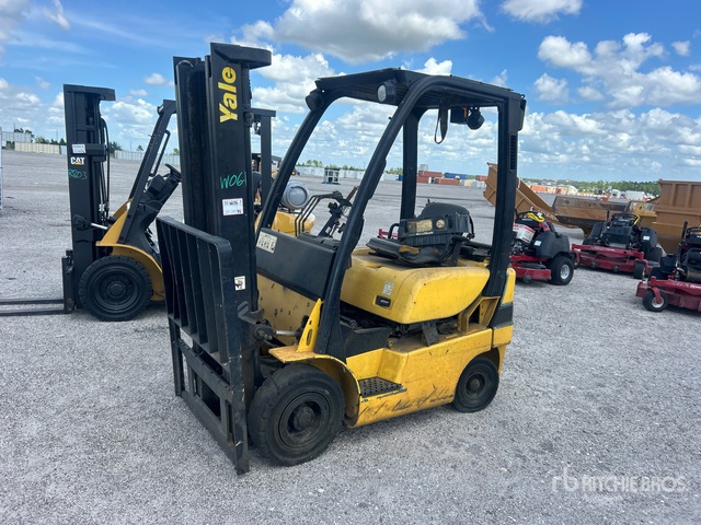 2008 Yale GLP040SVXNUSF084 4000 lb Pneumatic Tire Forklift (Inoperable)