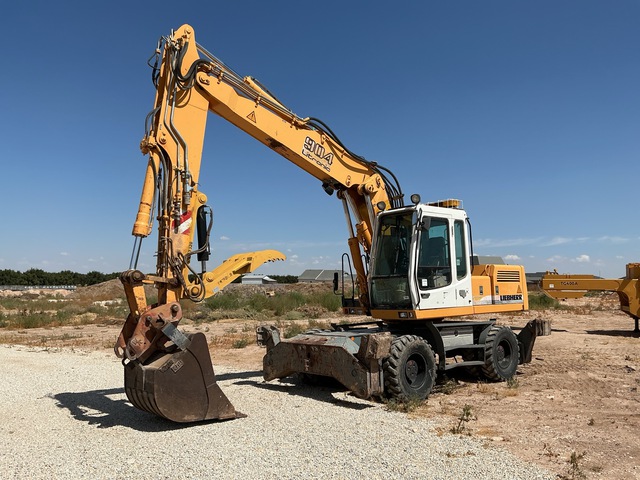 2000 Liebherr A904 Wheel Excavator