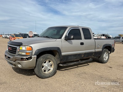 2004 GMC Sierra 1500 SLE 4x4 Extended Cab Pickup