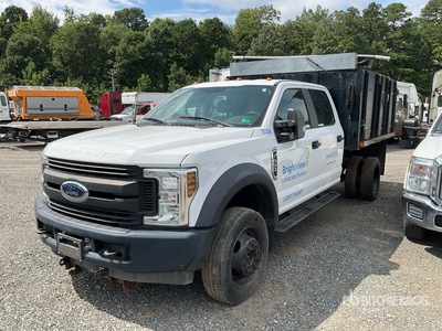 2018 Ford F-450 4x2 Crew Cab Camion à benne basculante