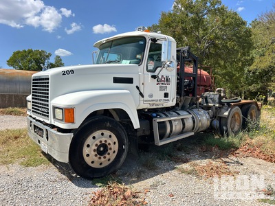 2013 Mack CH613 Pinnacle 6x4 Autocarro con argano