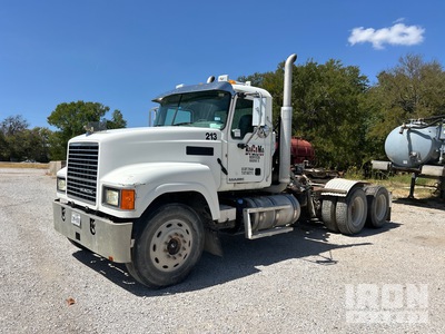 2015 Mack CH613 6x4 Ciągnik siodłowy T/A z kabiną dzienną