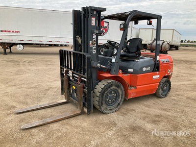 2019 World Lift WFG100 Titan Duel Fuel Chariot Élévateur