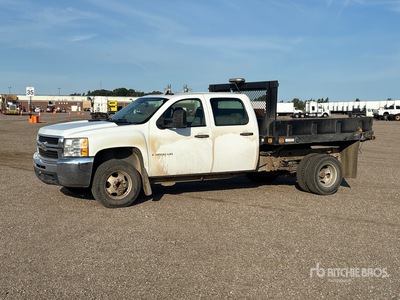 2009 Chevrolet Silverado 3500HD 4x2 Crew Cab Ciężarówka z płaską platformą