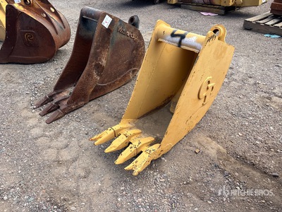 C & P 18 in Q/C Backhoe Loader Bucket - Fits John Deere 710