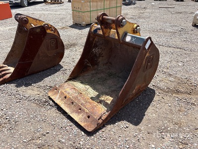 36 in Backhoe Loader Bucket - Fits John Deere 710G