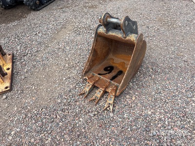18 in Mini Backhoe Loader Bucket