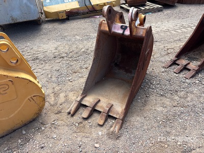 24 in Backhoe Loader Bucket