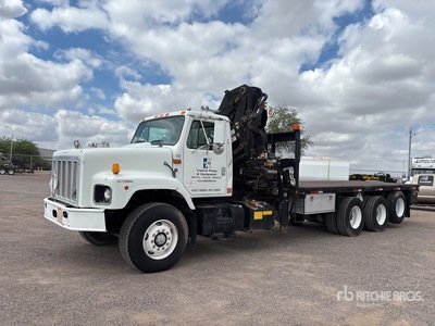 Hiab 26500 lb Knuckle Boom on 1998 International F-2674 8x4 Camion à Fèche