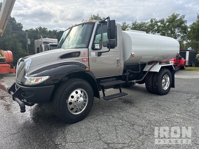 2006 International 4200 1000 gal 4x2 Water Truck