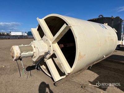 Agriscience 2300 gal Vertical Carbon Steel Slurry Tank