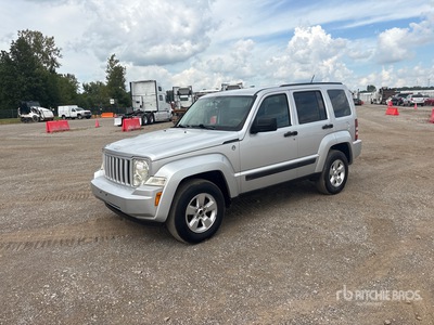 2012 Jeep Liberty 4WD を見 SUV