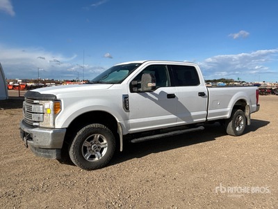 2017 Ford F-350 XLT 4x4 Crew Cab Pickup