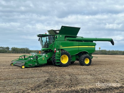 2016 John Deere S680 4x4 Combine Harvester