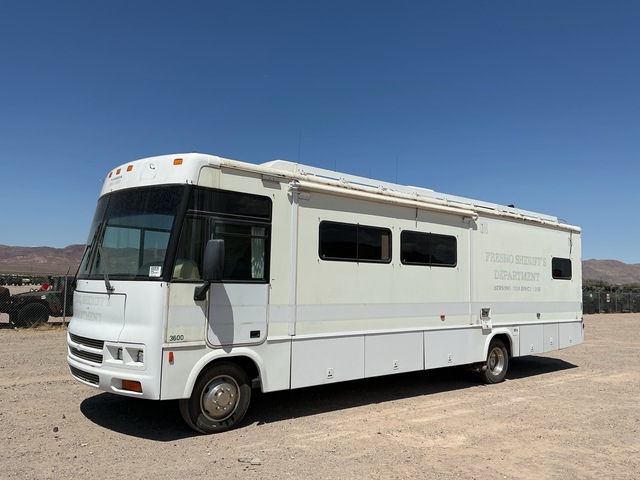 2000 Winnabego WFG35S Mobile Command Center