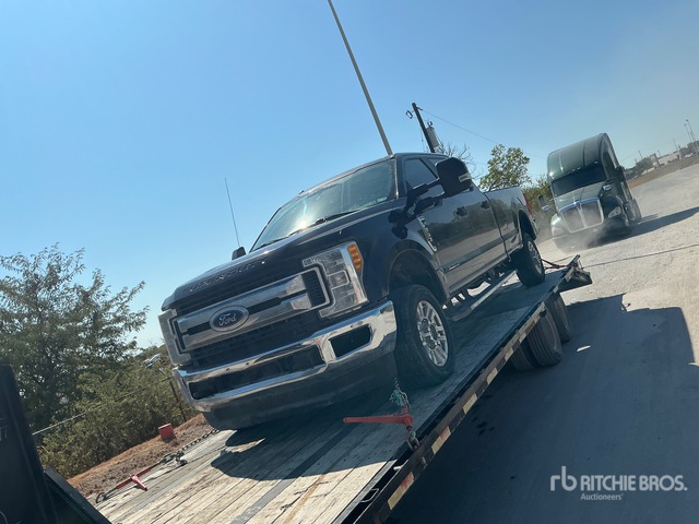 2017 Ford F-350 4x4 Crew Cab Pickup