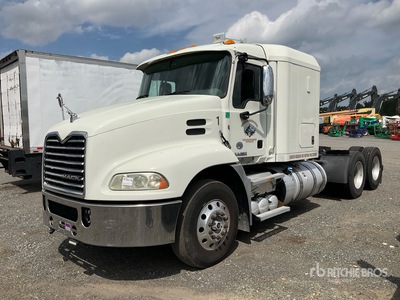 2019 Mack CXU613 Pinnacle 6x4 Tracteur Routier Couchette (Inoperable)