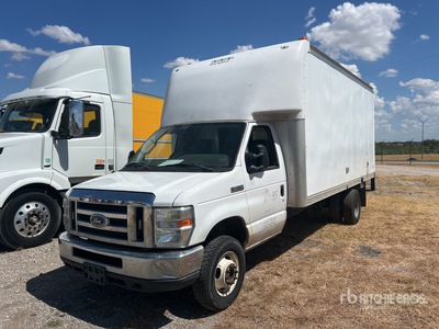 2016 Ford E450 4x2 Furgoneta caja cerrada (Inoperable)