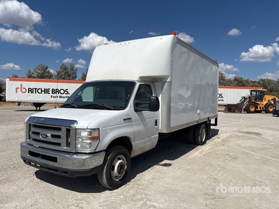 2016 Ford E450 4x2 Furgoneta caja cerrada (Inoperable)