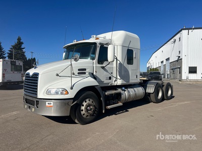 2011 Mack CXU613 6x4 Ciągnik siodłowy T/A z kabiną sypialną