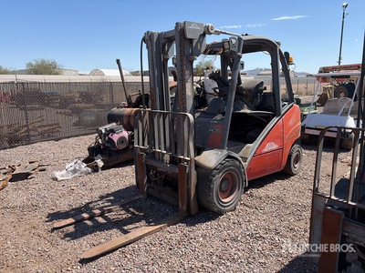 2005 Linde H35D 7000 lb Pneumatic Tire Montacargas