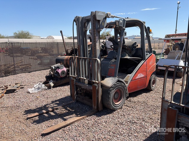 2005 Linde H35D 7000 lb Pneumatic Tire Forklift