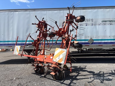 1995 Kuhn GF8501 MH 28 ft 3-Point 8 Rotor Faneuse à foin