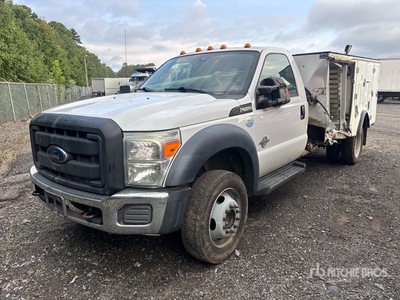 2016 Ford F-550 4x2 Ciężarówka użytkowa (Inoperable)