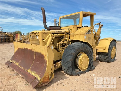 Cat 4x4 4WD Tractor With Citerne à eau (Inoperable)