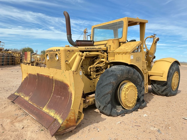 Cat 830 4WD Tractor With Water Wagon (Inoperable) Cat 830 4WD Tractor With Water Wagon (Inoperable)