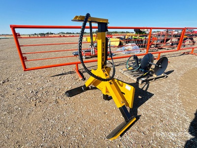 Tire Hawk 58 in Skid Steer Tire Grabber Divers - Accessoires pour chargeuse à différentiel