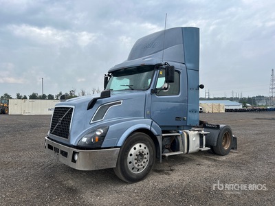 2013 Volvo VNL 4x2 S/A Day Cab Truck Tractor