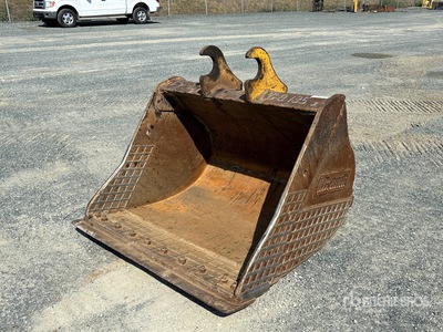 Brandt 54 in Q/C Cleanup Excavator Bucket - Fits John Deere 135G