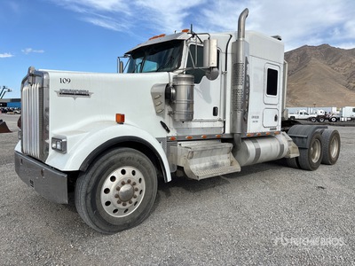 2007 Kenworth W900 6x4 T/A Sleeper Truck Tractor
