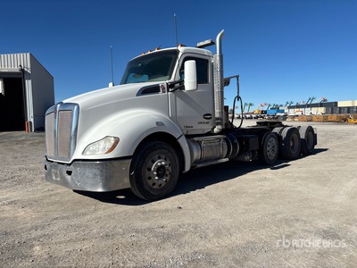 2015 Kenworth T680 8x4 Tri/A Day Cab Truck Tractor
