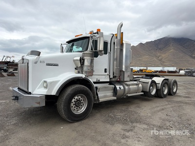 2015 Kenworth T800 Heavy Haul Ciągnik siodłowy z kabiną dzienną Tri/A