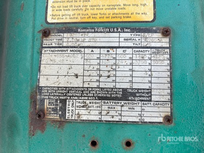 2006 Komatsu E025-14 5000 lb Cushion Tire Carretilla Elevadora