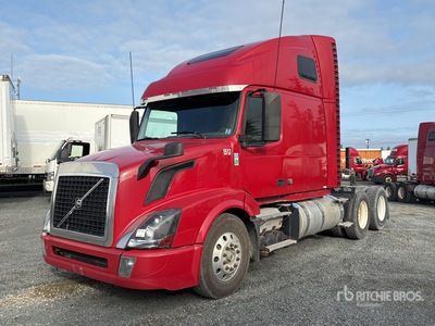 2016 Volvo VNL 6x4 3- Achs Sattelzugmaschine mit Schlafkabine