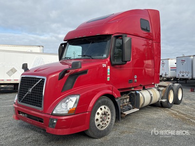 2014 Volvo VNL 6x4 3- Achs Sattelzugmaschine mit Schlafkabine (Inoperable)